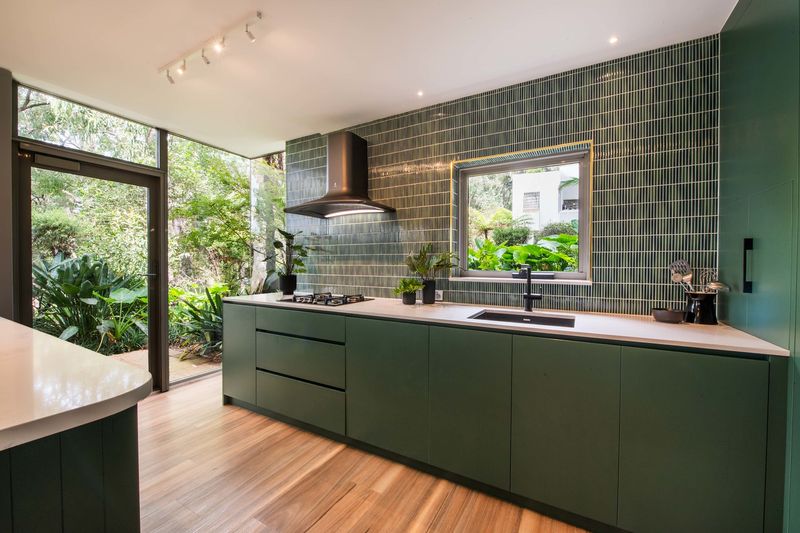 8 Kitchen Colors That Are Coming Back In 2025 And 10 That Are Already Trending - Decor Hint Hunter Green (Currently Trending)