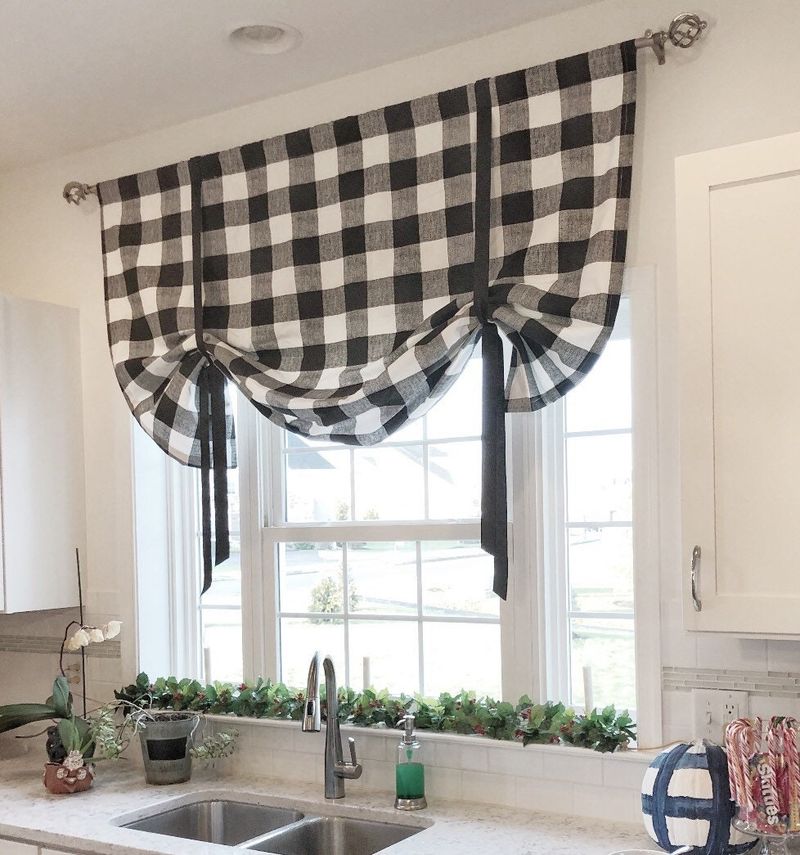 11 Country-Inspired Trends That Are Replacing Farmhouse Kitchens And 5 We Don't Wanna See In Their Place - Decor Hint Black-and-White Buffalo Check Everything