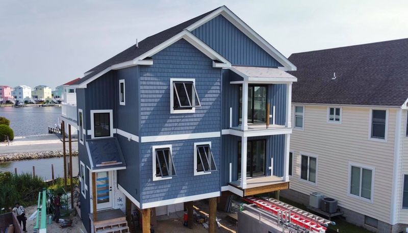 11 Types Of Homes Expected To Plummet In Value By The End Of 2025 (And 9 Types That Will Grow Even More) - Decor Hint Waterfront Properties Above Flood Zones