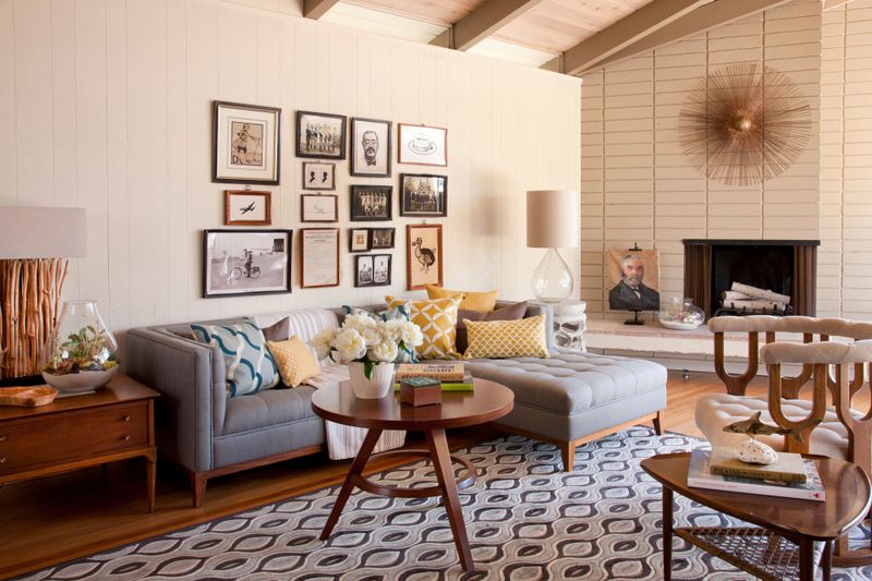 11 Home Decor Mistakes That Scream Cheap Instantly (Plus 6 You Should Especially Avoid For A Fancy Living Place) - Decor Hint Bare Walls Without Art