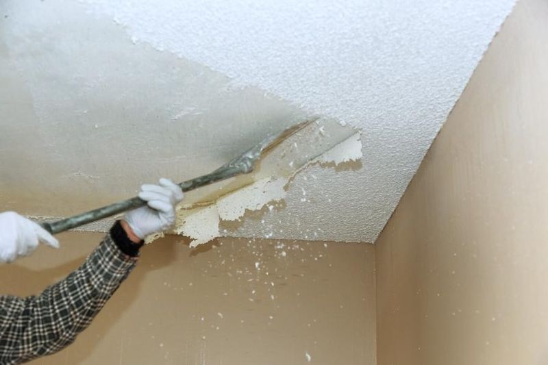 In Stockton Homes 12 Kitchen Looks Are Losing Favor 10 Stylish Ones Remain - Decor Hint Popcorn Ceilings Getting Scraped Away