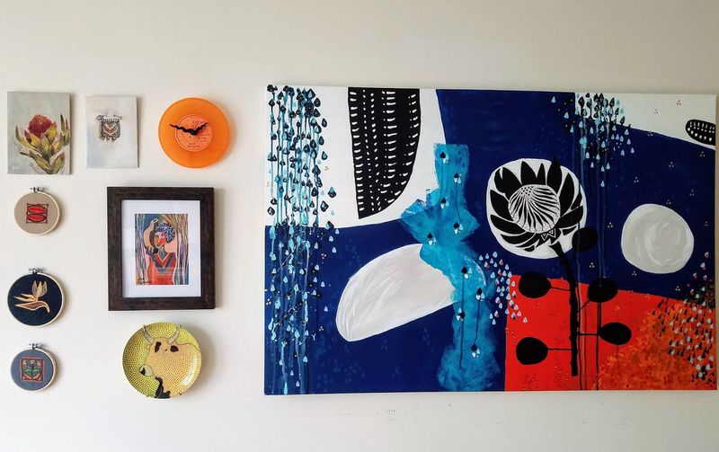 5 Thrifted Home Items To Avoid, And 10 That Are Suddenly Cool Again - Decor Hint AVOID: Mass-Produced Wall Art
