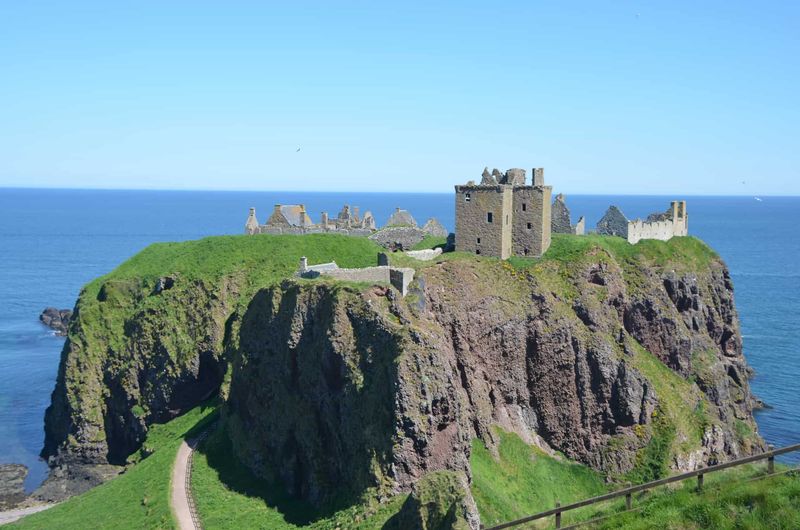 17 Majestic Ancestral Homes Forever Lost To Time - Decor Hint The Sapphire Citadel