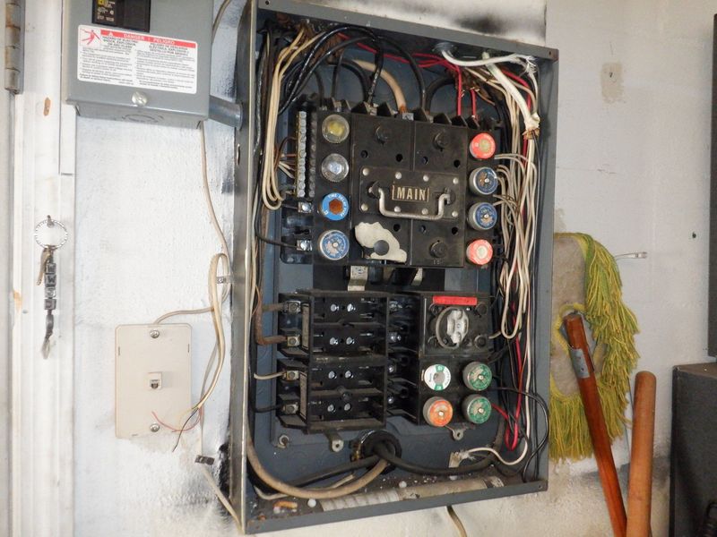 18 Red Flags Home Buyers Notice First About Your House (Plus 4 Deal Breakers) - Decor Hint Old Electrical Panel