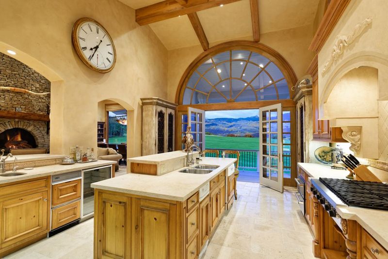 Over-the-Top Themed Décor