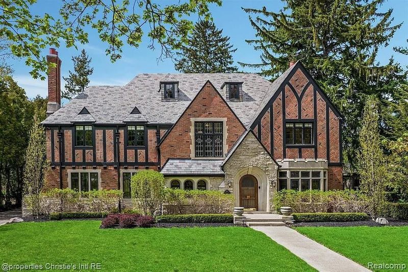 By 2030 18 Classic Home Designs Will No Longer Exist In States Like Ohio & Michigan - Decor Hint Tudor Revival Houses