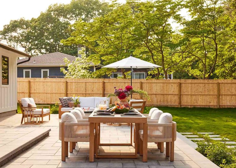 Weekend Home Projects Popular With DIYers In Florida - Decor Hint Outdoor Dining Area Setup