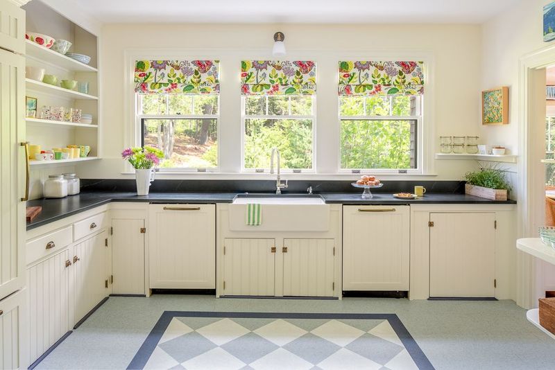 17 Retro Touches That Bring Back That Old-Fashioned Kitchen Warmth - Decor Hint Classic Linoleum Patterns