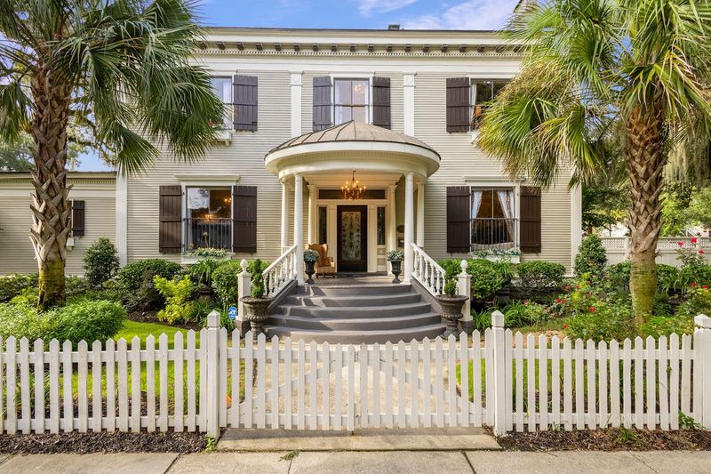 Coastal Colonial Revival