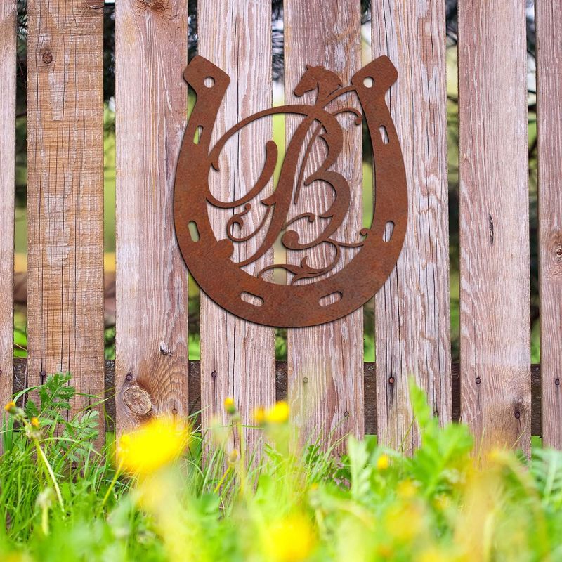 The Hidden Meaning Behind These 14 Outdoor Decorations - Decor Hint Horseshoes on fences – Traditional symbol of good fortune