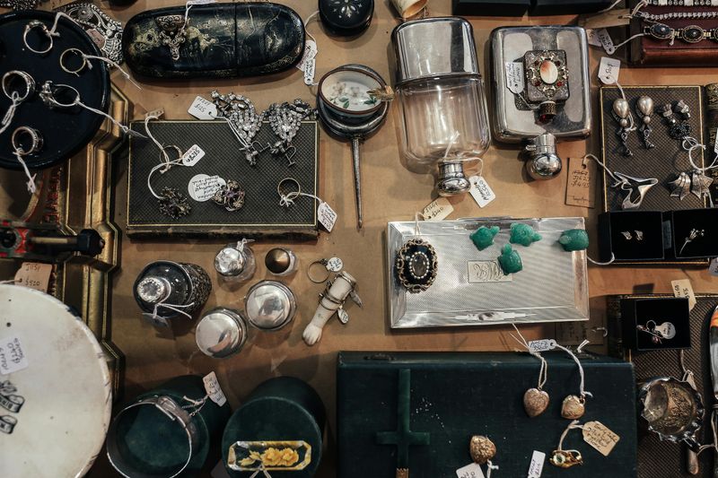 8 Signs An Estate Sale Item May Be Valuable - Decor Hint Rare Materials That Catch The Eye