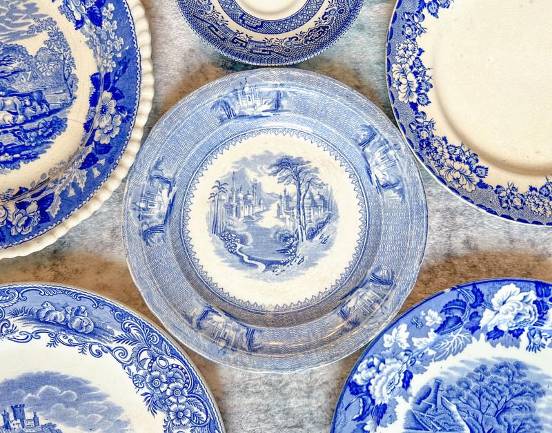 30 Smart Home Decorating Ideas That Cost Almost Nothing - Decor Hint Vintage Plate Wall Display