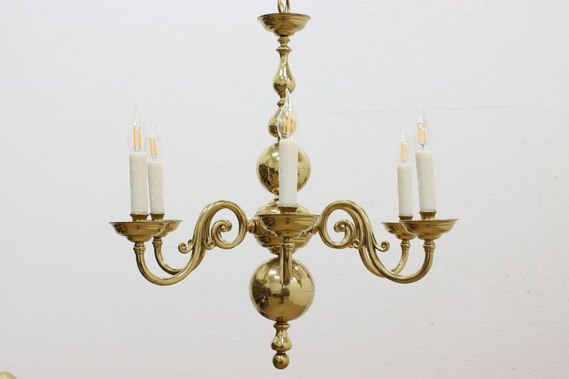 10 Must Toss Items In A Wisconsin Home And 10 Pieces To Treasure - Decor Hint Vintage Brass Light Fixtures (Treasure)