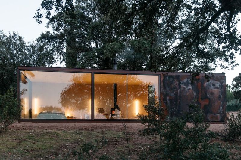 17 Tiny Homes That Prove Big Comfort Comes In Tiny Packages - Decor Hint Modern Tiny Home With Sleek Design
