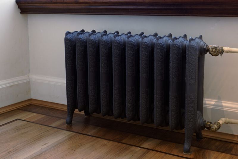 Designers In Iowa Still Use These 5 Antique Decor Elements But Avoid These 5 - Decor Hint Cast Iron Fixtures Stand The Test Of Time