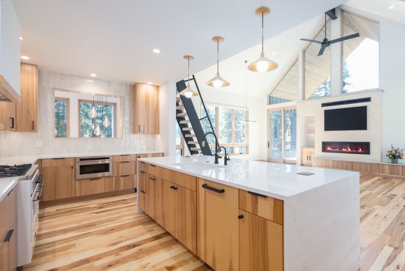 10 Features That Cheapen Your Colorado Kitchen (And 10 That Add Instant Class) - Decor Hint Custom Cabinetry