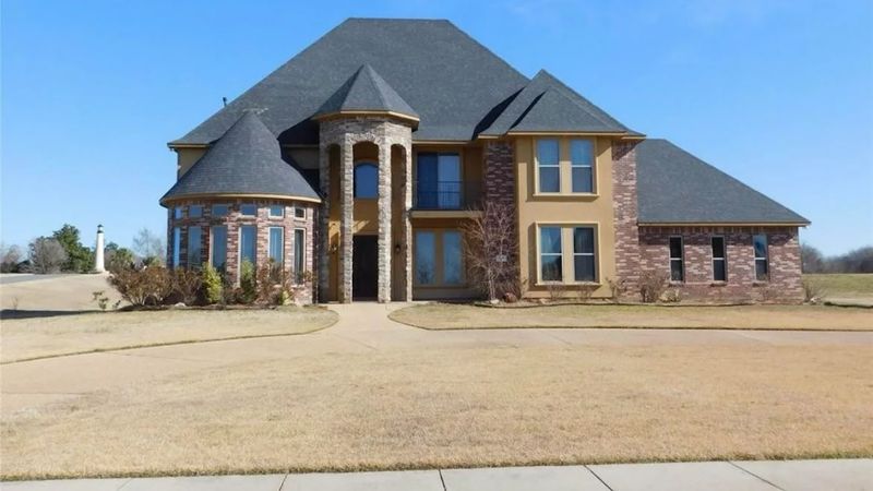 17 American Home Styles That Will Be Considered Obsolete By 2030 - Decor Hint McMansions With Wasted Space