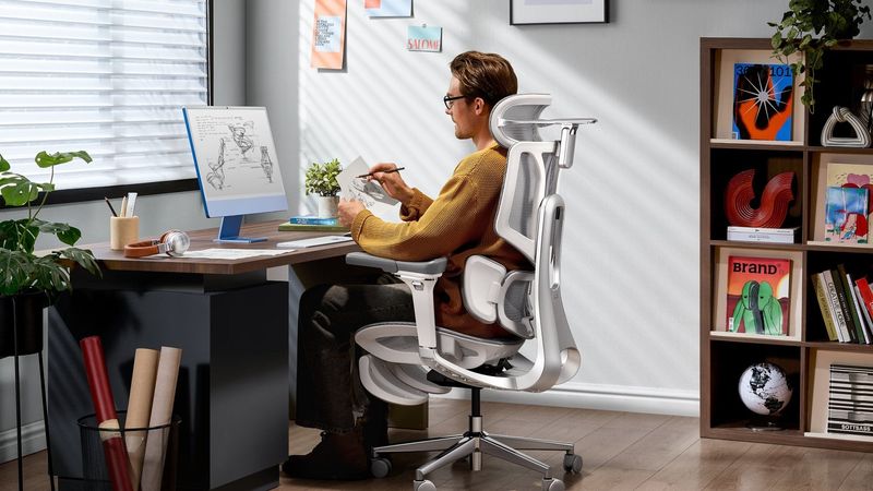 18 Desk Setup Tips For Better Work-Life Balance - Decor Hint Choose an Ergonomic Desk Chair