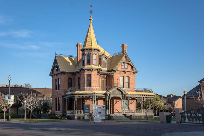 What Is a Queen Anne-Style Home? 7 Iconic Properties That Define This Classic American Architecture - Decor Hint Rosson House – Phoenix, Arizona