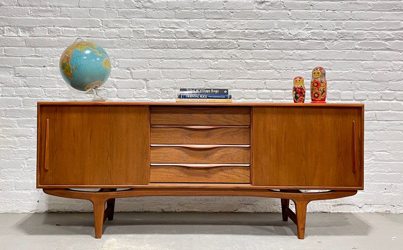 9 Vintage And Antique Decor Pieces You Should Avoid Having In Your Home And 9 To Own Instead - Decor Hint Own: Mid-Century Wooden Furniture