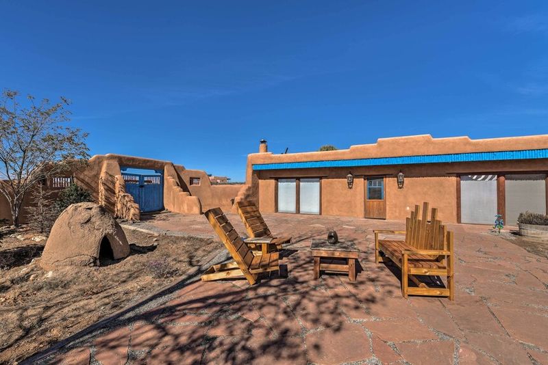 15 Terrace Designs From New Mexico That Keep Things Cool - Decor Hint Adobe Walls with Built-in Seating