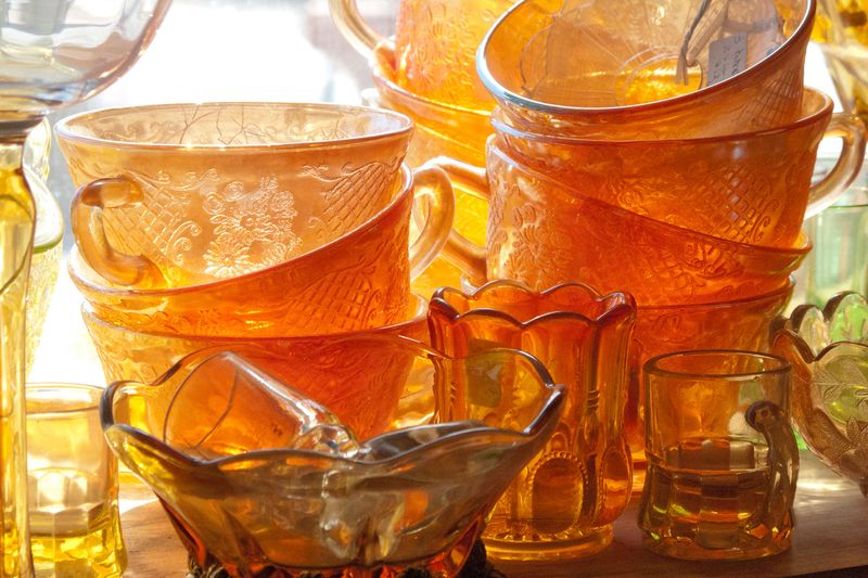10 Types Of Antiques That Lose Value Over Time And 6 That Are Now Totally Worthless - Decor Hint Common glassware with chipped edges