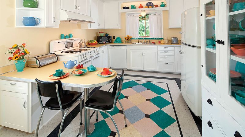 7 Things Making California Kitchens Look Cheap (Plus 7 That Instantly Elevate Them), According To Designers - Decor Hint Laminate Countertops with Visible Seams