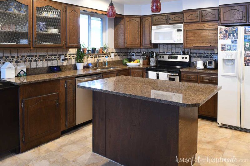 14 Kitchen Mistakes New Mexico Homebuyers Can't Unsee, According To Designers - Decor Hint Vampire-Approved Dark Cabinetry
