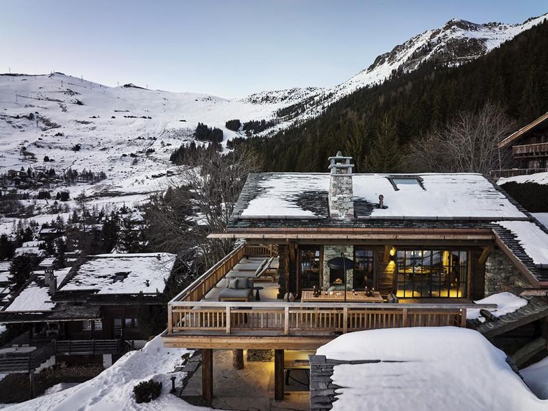 Architecture Meets The Wild: 11 Gorgeous Homes Crafted Within Natural Settings - Decor Hint Mountain Stone Chalet