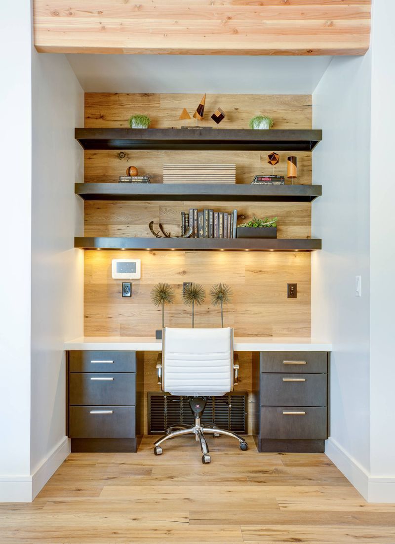 16 Features You Love About Your Home That Buyers Won't Plus 5 You All Dislike - Decor Hint Built-In Desks