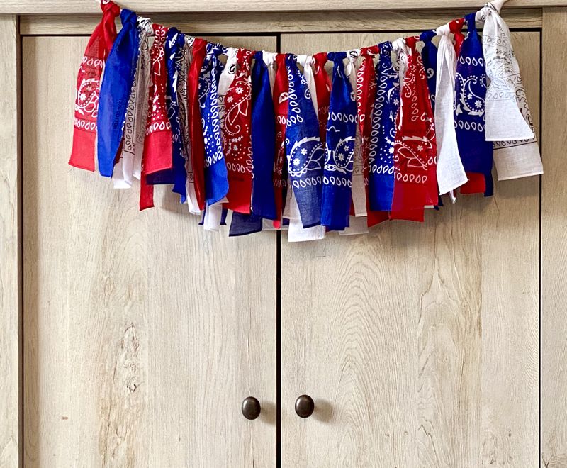 8 Fourth Of July Decorations Ideas That Are Easy, Adorable And Affordable - Decor Hint Bandana Bunting