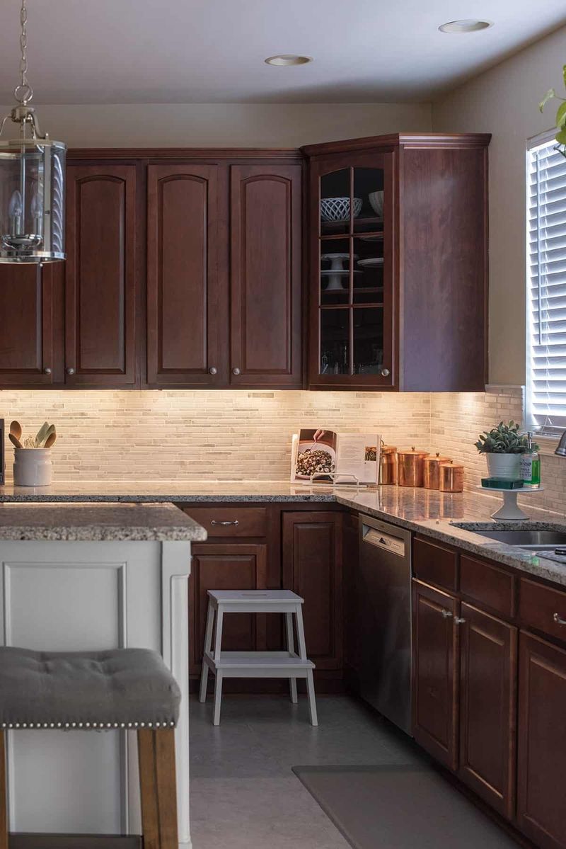 Louisiana Pros Reveal 29 Kitchen Decisions That Could Cost You A Sale - Decor Hint Cheap Under-Cabinet Lighting