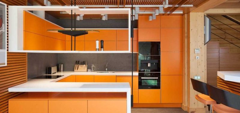11 Perfect Kitchen Color Combos And 3 That Might Ruin Your Appetite - Decor Hint Harsh Black & Orange