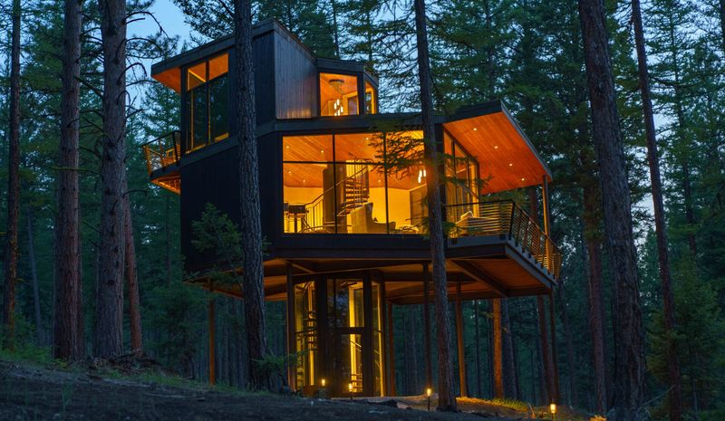17 Tiny Homes That Prove Big Comfort Comes In Tiny Packages - Decor Hint Tiny Treehouse Retreat