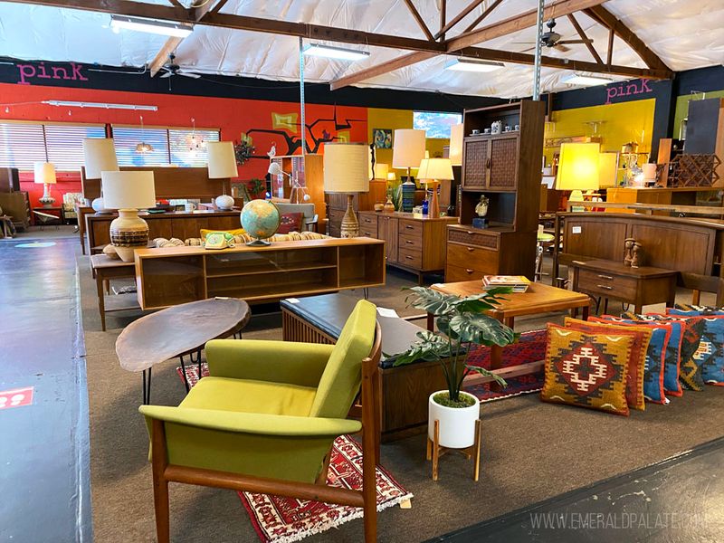 15 Insider Tips On What To Look For While Thrifting In Portland - Decor Hint Vintage Chair Hunting