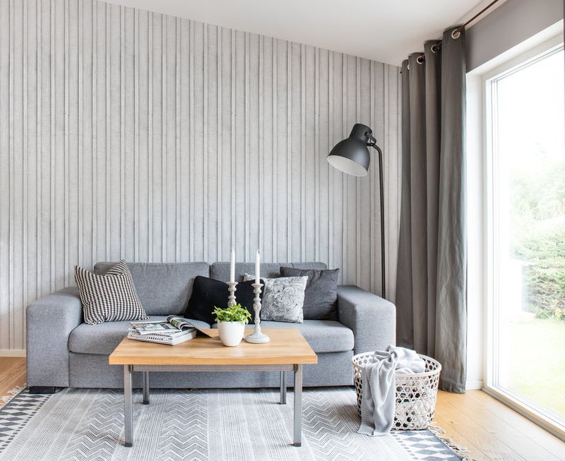16 Ways To Style A Small Living Room - Decor Hint Embrace Vertical Patterns