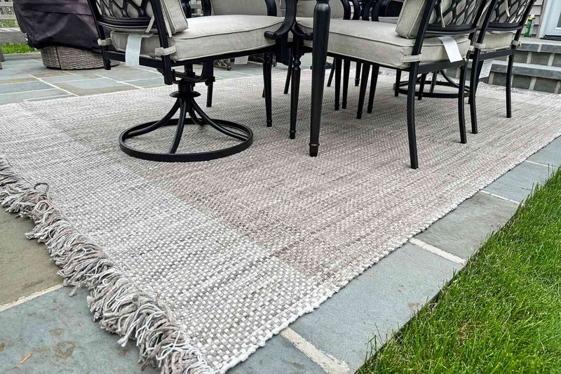 20 Things You Should Not Waste Money On For An Outdoor Space, According To Exterior Designers - Decor Hint Expensive Outdoor Rugs