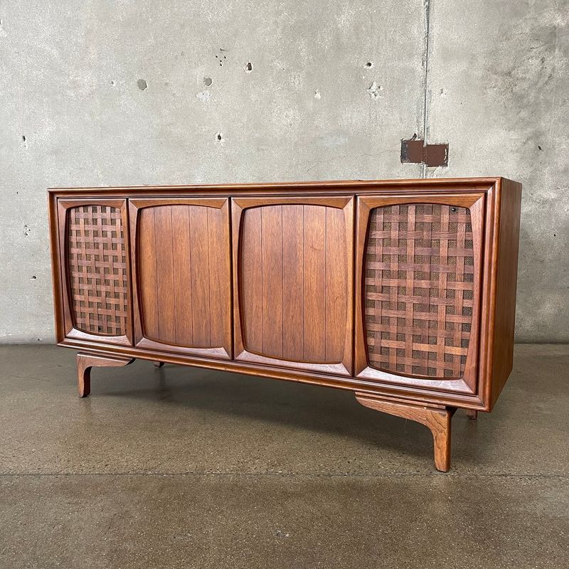In My Experience, These 9 Interior Antiques Might Sell For Pennies And These 9? Don’t Even Try - Decor Hint Old Stereo Cabinets