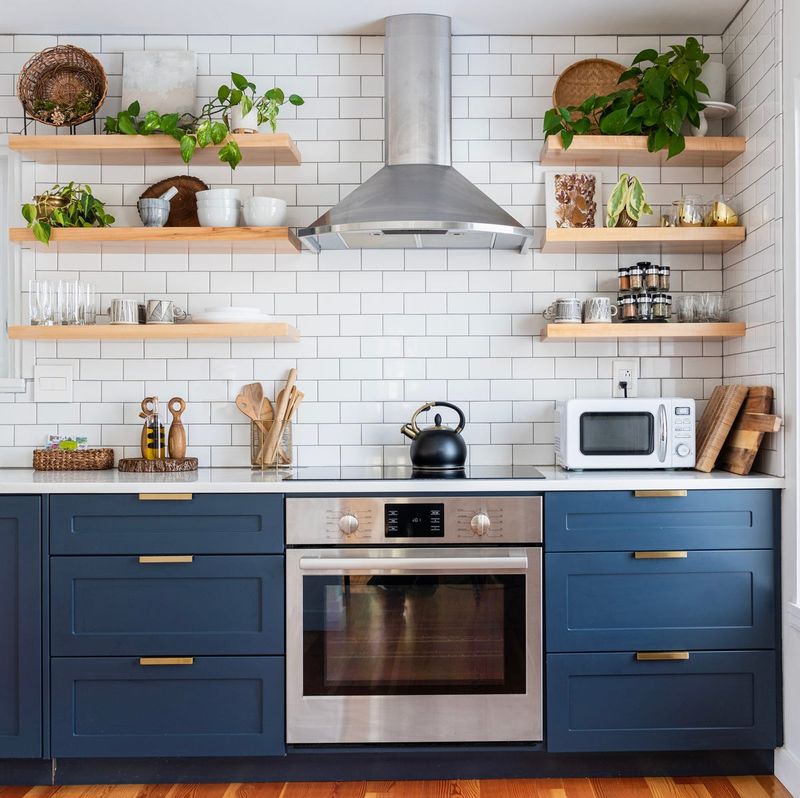 From Overused To Outdated 15 Buyer Turnoffs You'd Never Expect And 7 Total Fails - Decor Hint Overdone Open Shelving
