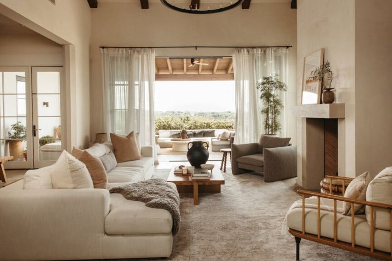 Designers Swear By These 19 French Country Living Room Tricks - Decor Hint Creating Inviting Seating Arrangements