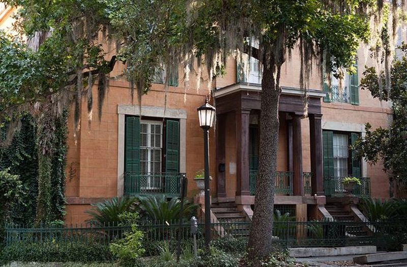 24 Historic Mansions In Georgia That Offer Glimpse Into The Grandeur Of Bygone Eras - Decor Hint Sorrel‑Weed House – Savannah