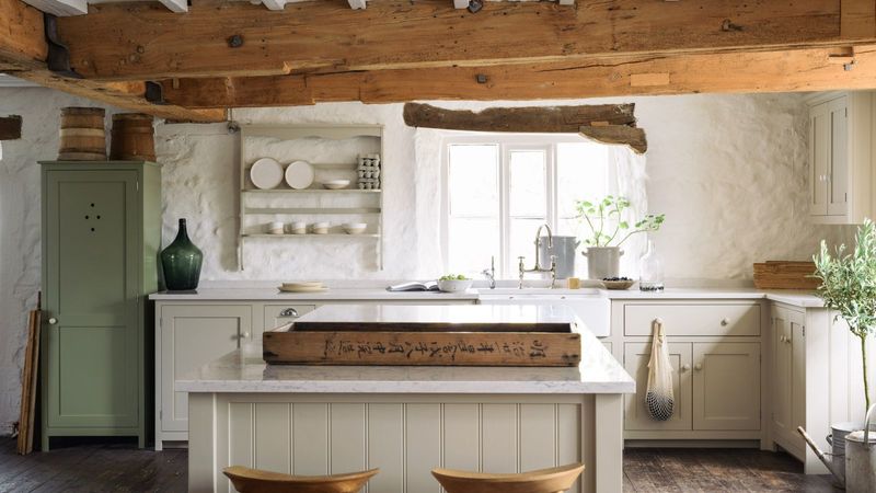 19 Differences Between A French Country Kitchen And An English Country Kitchen, Designers Explain - Decor Hint Ceiling Treatments