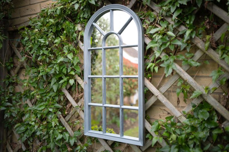 15 Backyard Micro-Oasis Ideas For Small Outdoor Spaces - Decor Hint Reflective Mirrors To Expand Space