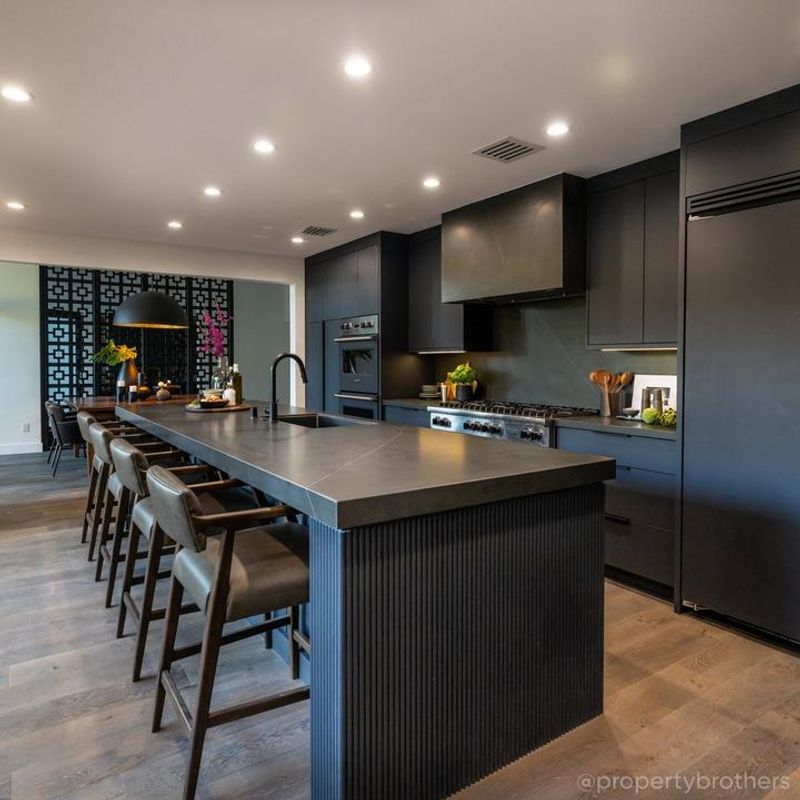 These 12 Kitchen Trends Are Quietly Taking Over California And Everyone's Loving Them - Decor Hint Matte Black Hardware