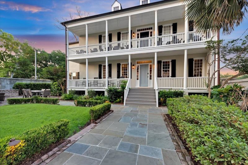 7 Timeless Facade Trends From Historic Charleston, South Carolina - Decor Hint Raised Foundations With Grand Staircases