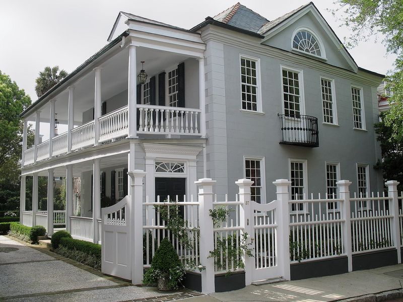 7 Timeless Facade Trends From Historic Charleston, South Carolina - Decor Hint Single Houses With Welcoming Front Doors
