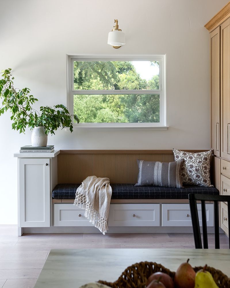 9 Surprising Reasons A Bench Makes Your Living Room More Versatile - Decor Hint Perfect for Layered Textures