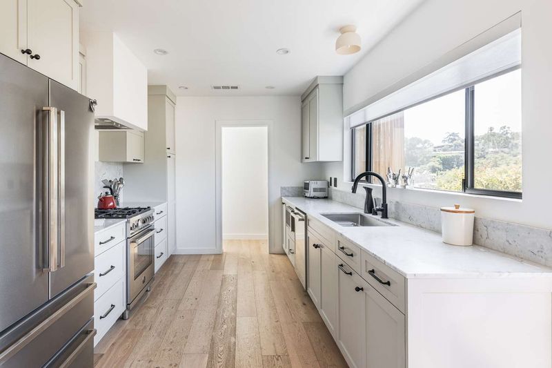 Poor Kitchen Work Triangle Layout