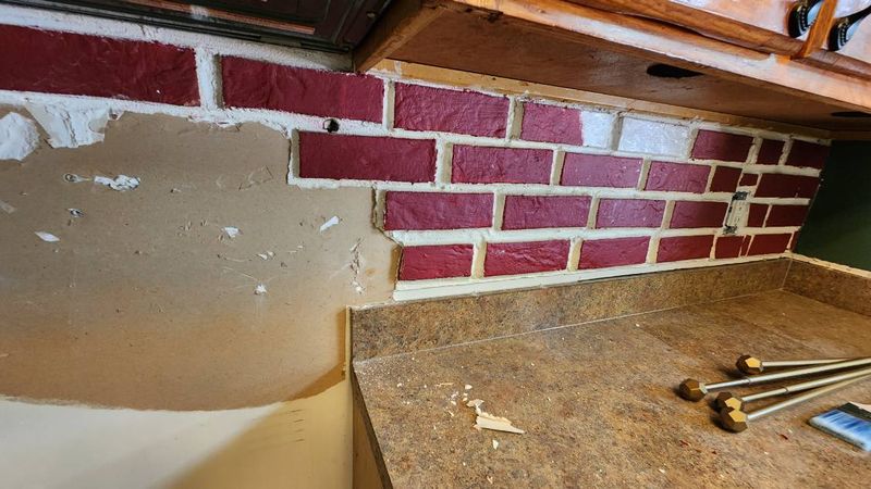 11 Outdated Backsplash Styles + 8 Ugly Choices - Decor Hint Faux Brick Panels