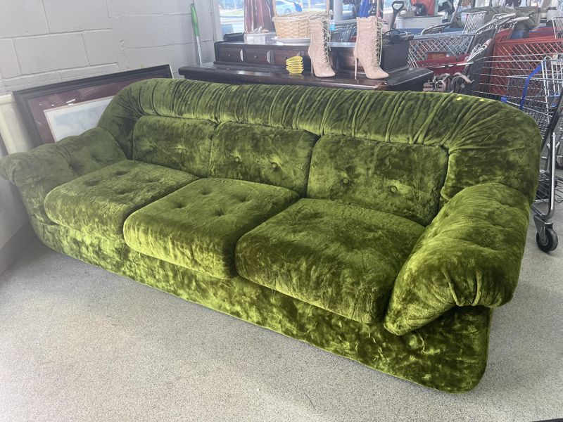 7 Sofa Colors Aging Your Wisconsin Living Room (And 9 Stylish Swaps You'll Love) - Decor Hint Forest Green Velvet